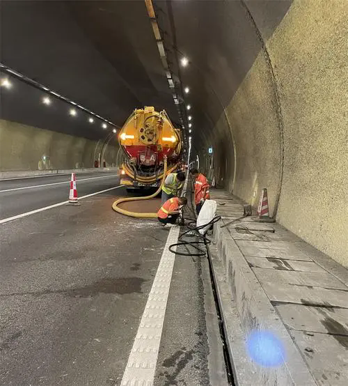 武宣隧道排水渠清淤